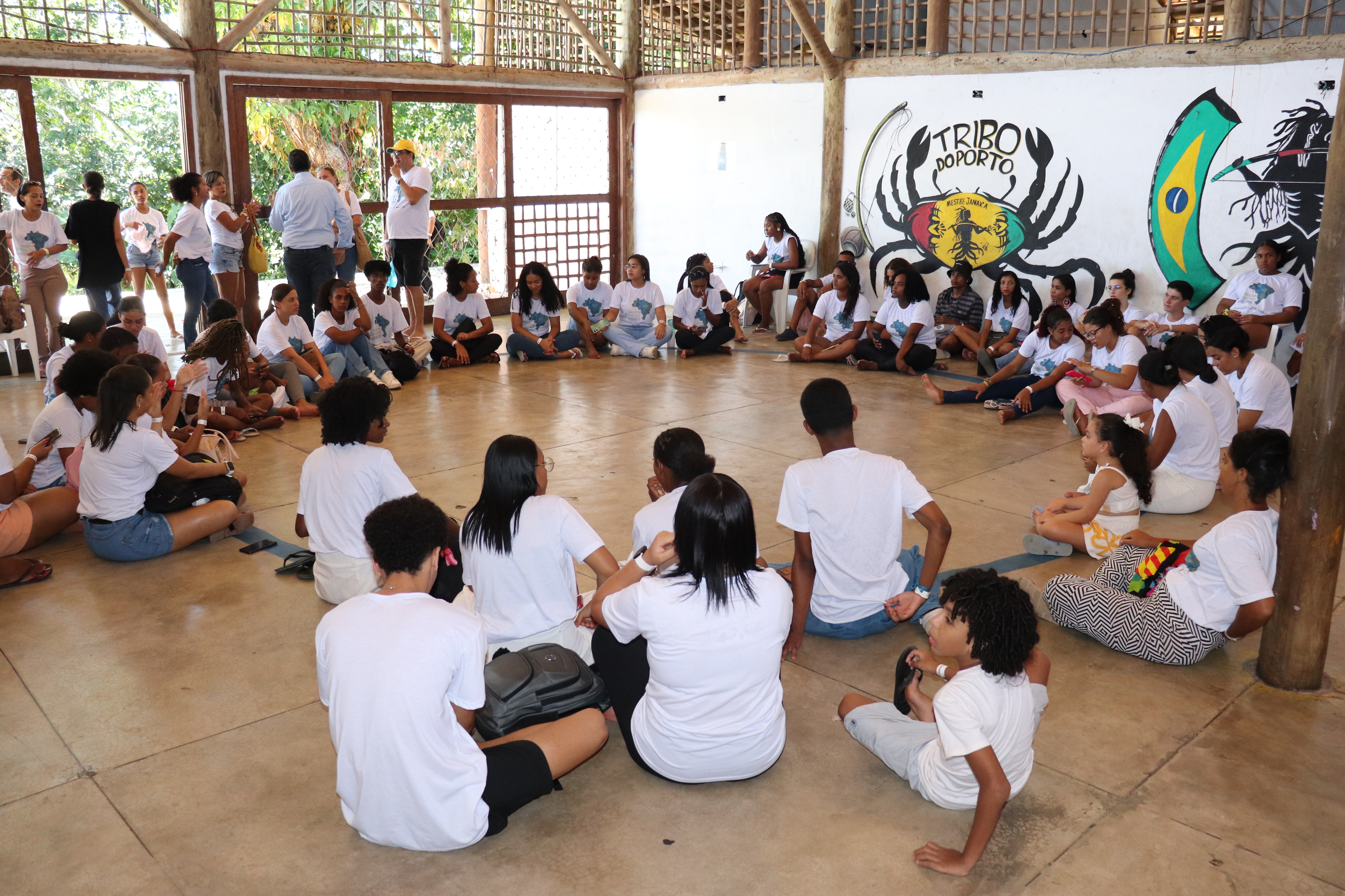 Projeto Geração leva jovens de Ibirataia para aula de campo em Itacaré