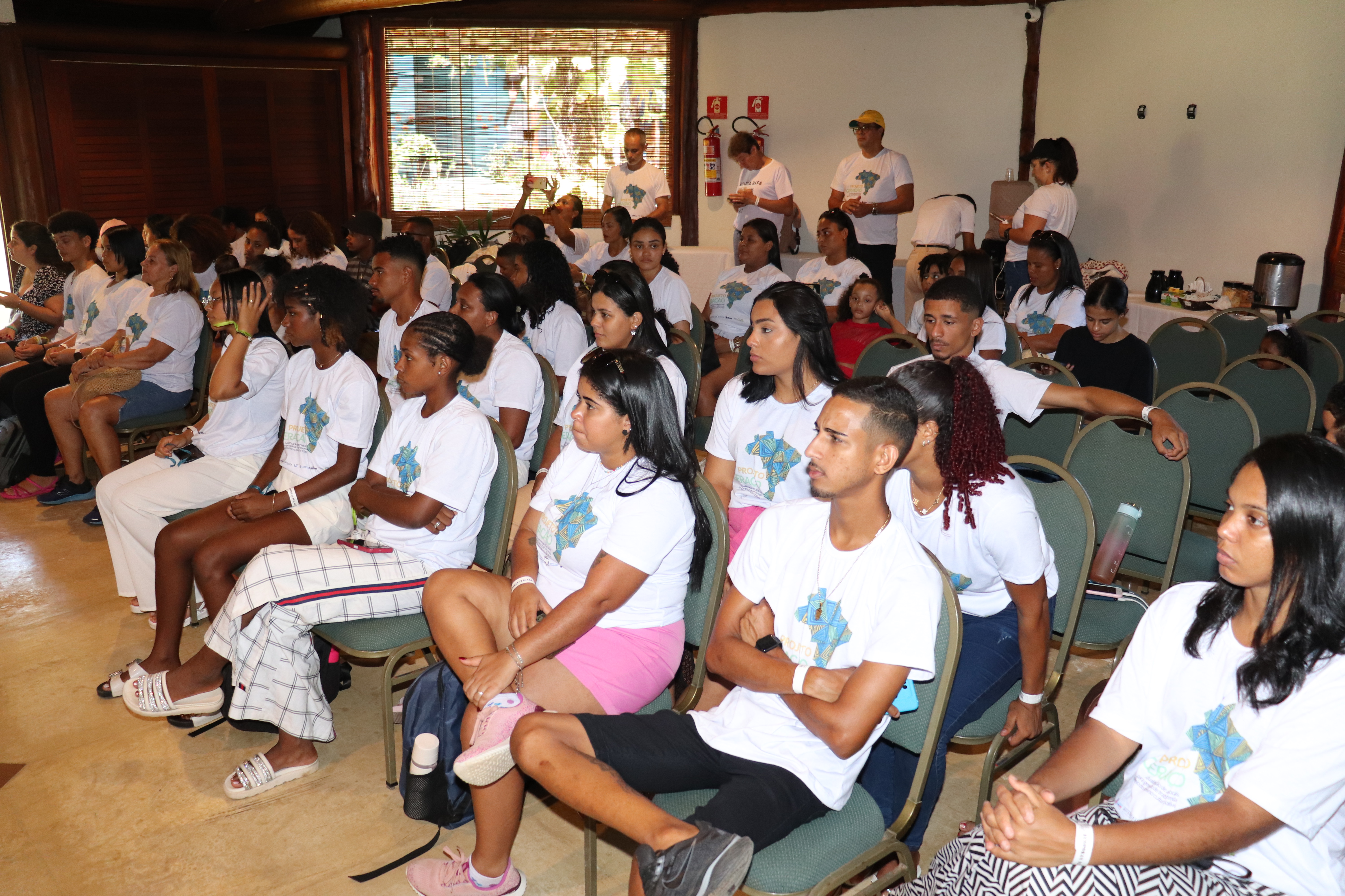 Projeto Geração leva jovens de Ibirataia para aula de campo em Itacaré