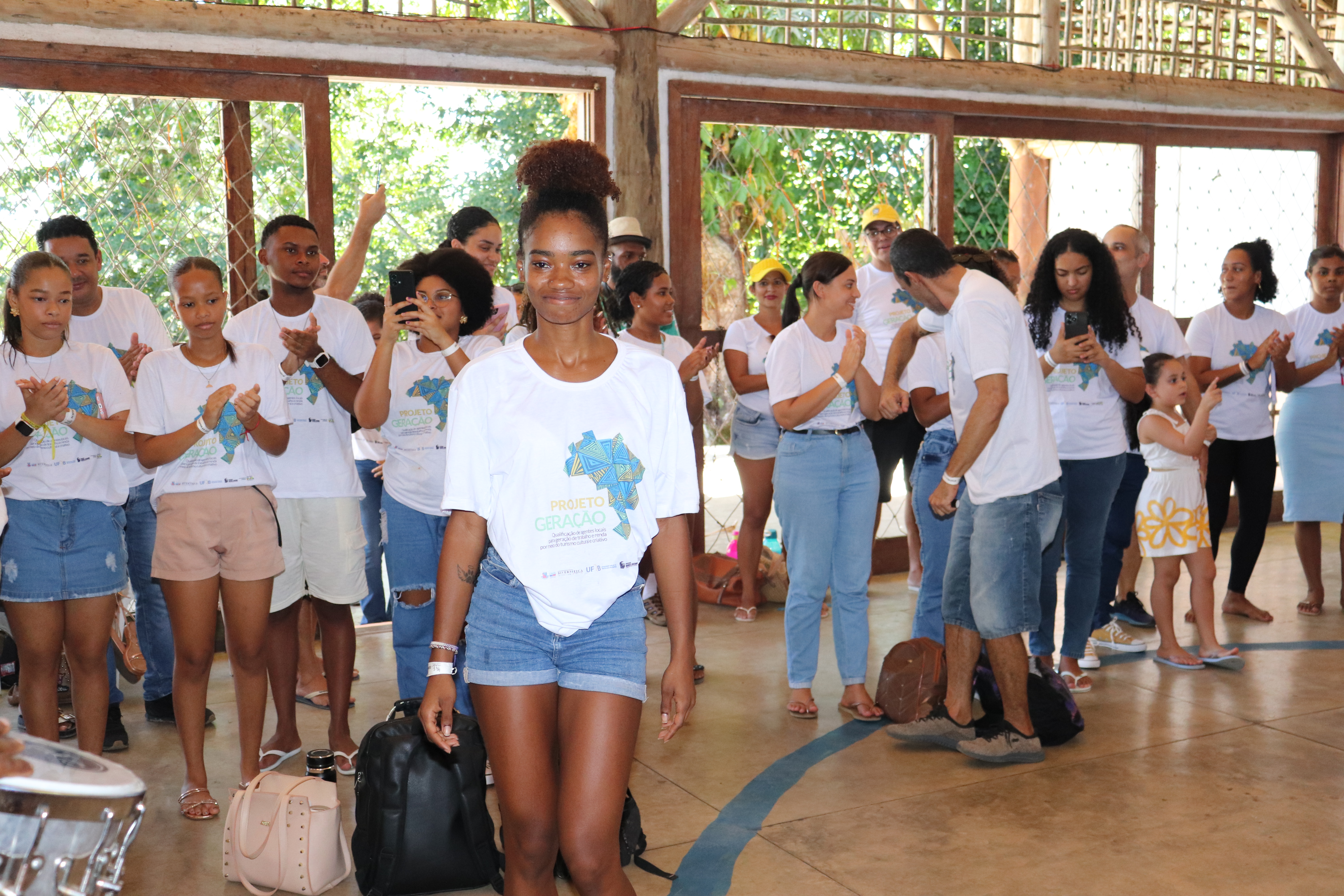 Projeto Geração leva jovens de Ibirataia para aula de campo em Itacaré