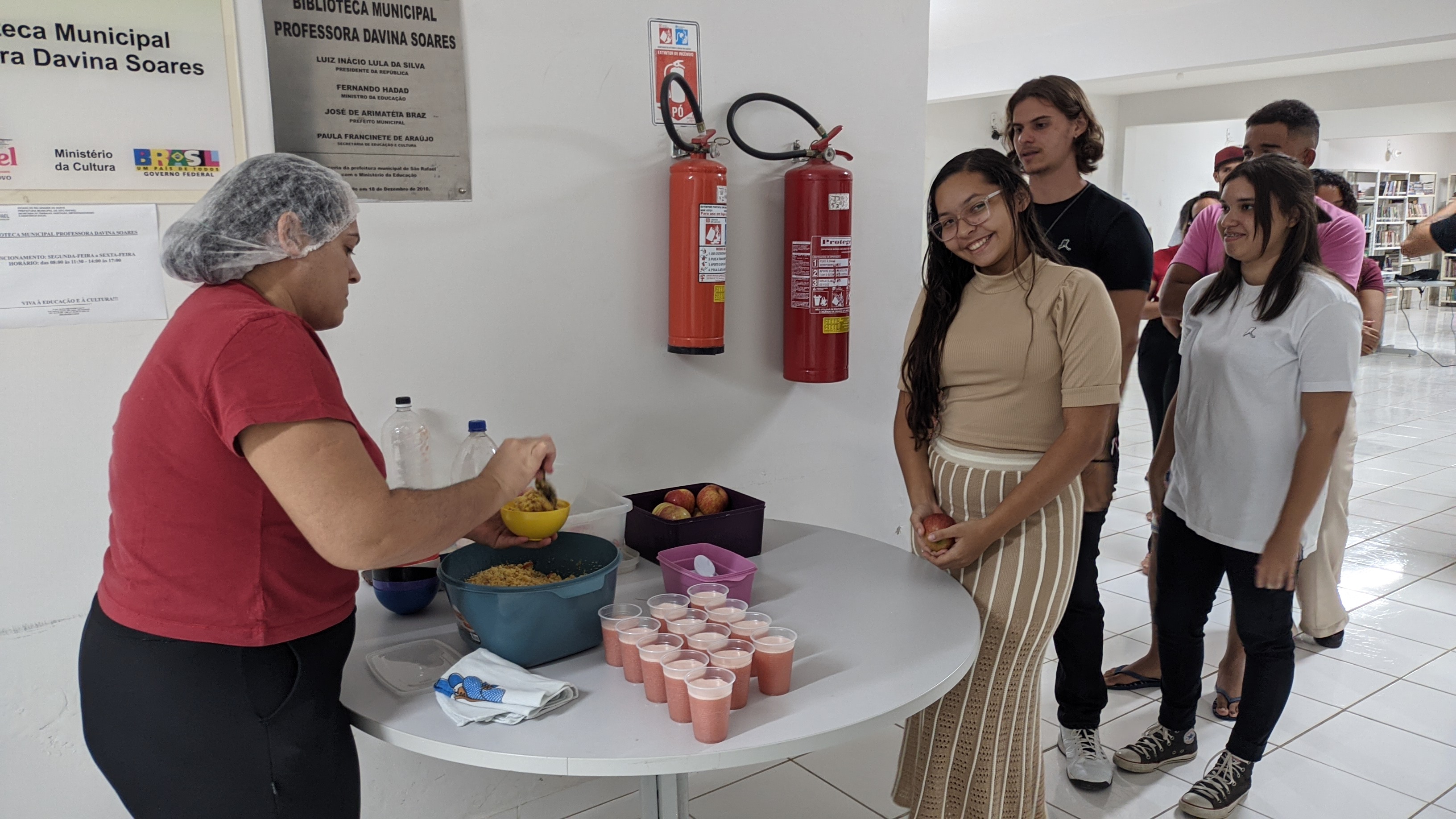No sorriso da querida aluna Ângela, a prova de como nosso lanche é maravilhoso.